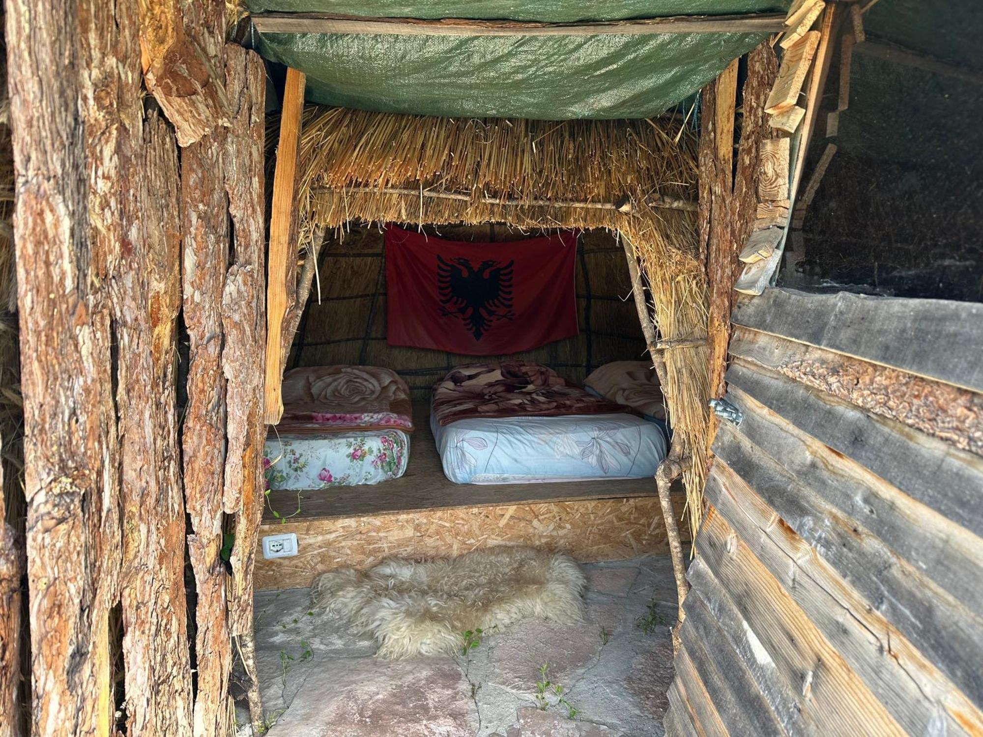 Hotel Camping Lekdushi - Shehu Tepelene Zewnętrze zdjęcie